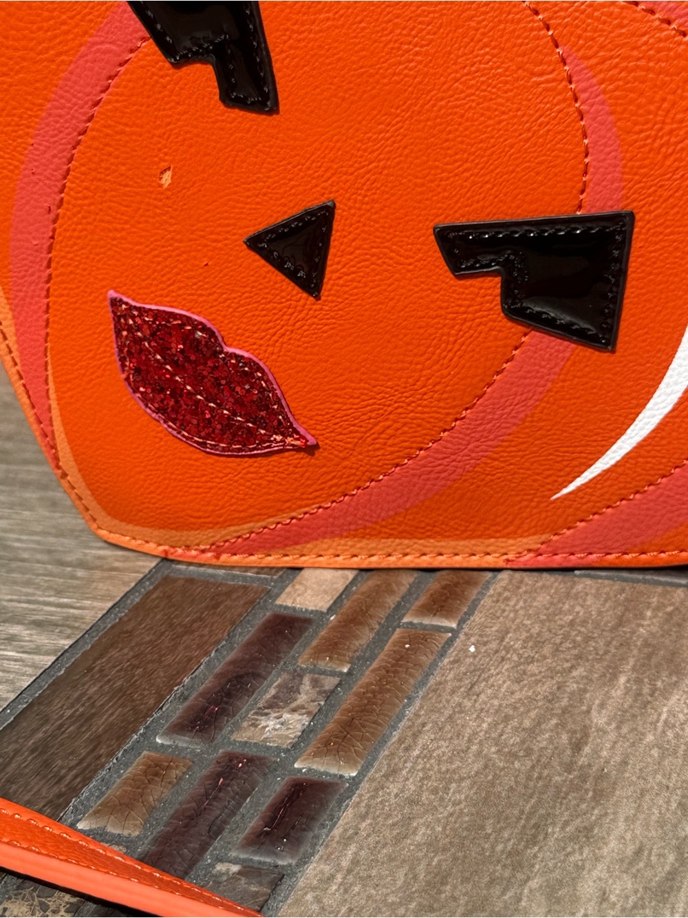 NWT Betsey Johnson Kitsch
Halloween "XO Ginger" Pumpkin Heart Crossbody Bag - Picture 5 of 13